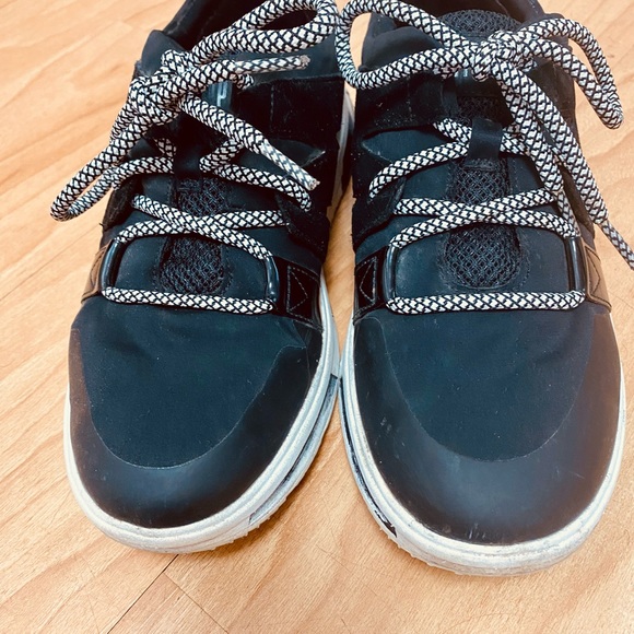 Size 8. Anatomically contoured and arch support .Black and white. Light weight - Picture 3 of 4